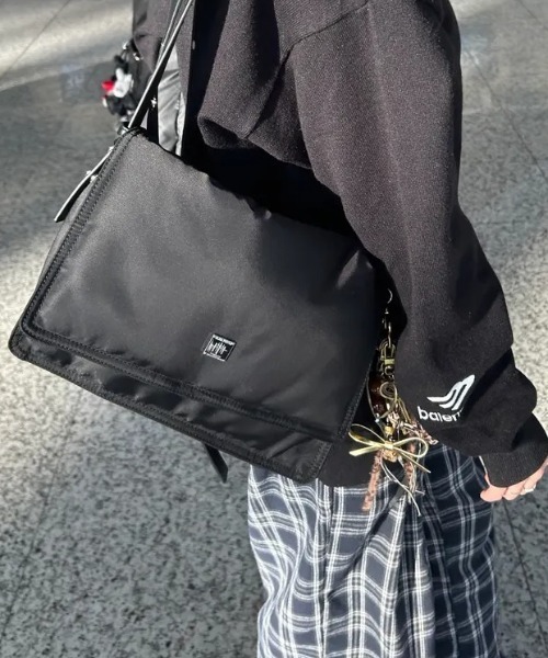 BLACKPURPLE（ブラックパープル）の「【日本未発売/WEB限定】BLACK PURPLE(ブラックパープル)/3WAY 軽量 ショルダー クロスバッグ ポーチ/3-Way Cloud Bag-M（ショルダーバッグ・レディース・ブラック・FREE）」の5枚目の写真