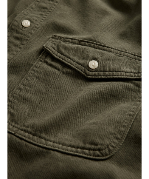 GAP（ギャップ）の「ウルトラソフトデニム リラックスシャツ（シャツ/ブラウス・メンズ・ブラック/カーキ/レッド系その他/インディゴブルー・XS/S/M/L/XL）」の13枚目の写真