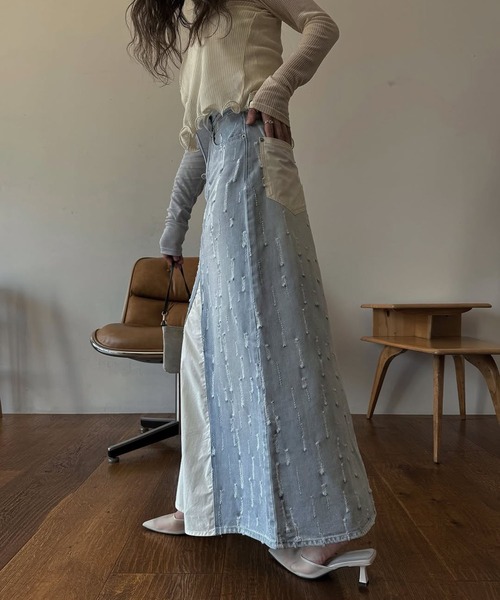 WILLFULLY(ウィルフリー)の「placement design cut denim SK(デニムスカート・レディース・ライトブルー/インディゴブルー・S/M)」の4枚目の写真