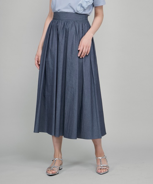 QUEENS COURT(クイーンズコート)の「ダンガリーデニムギャザーフレアスカート≪手洗い可能≫(スカート・レディース・ネイビー/ライトブルー・M)」の2枚目の写真