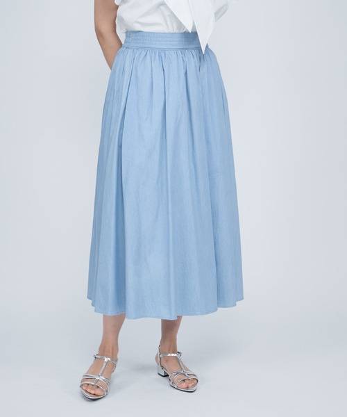 QUEENS COURT(クイーンズコート)の「ダンガリーデニムギャザーフレアスカート≪手洗い可能≫(スカート・レディース・ネイビー/ライトブルー・M)」の1枚目の写真