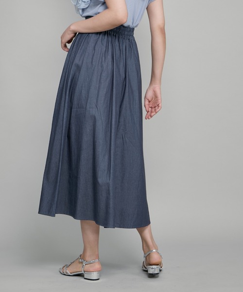 QUEENS COURT(クイーンズコート)の「ダンガリーデニムギャザーフレアスカート≪手洗い可能≫(スカート・レディース・ネイビー/ライトブルー・M)」の16枚目の写真