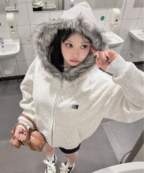 セール】【秋冬新作】裏起毛ファー付きフードゆったりスウェット