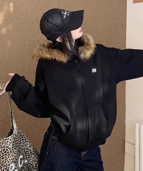 LADY LIKE（レディライク）の「裏起毛ファー付きフードゆったりスウェットパーカー（パーカー・レディース・ライトグレー/ブラック・M/S/L）」の2枚目の写真