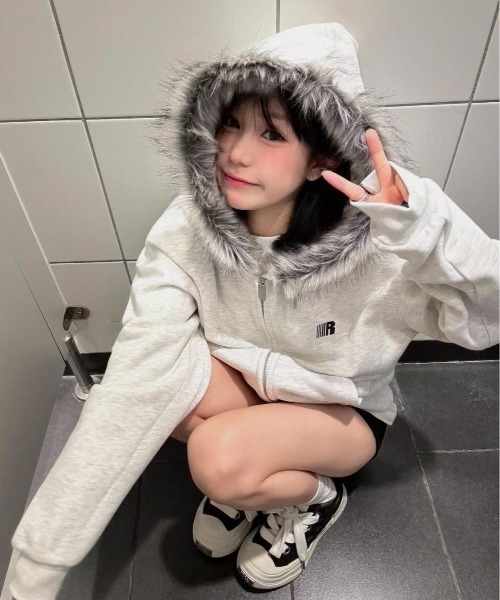 LADY LIKE（レディライク）の「裏起毛ファー付きフードゆったりスウェットパーカー（パーカー・レディース・ライトグレー/ブラック・M/S/L）」の10枚目の写真