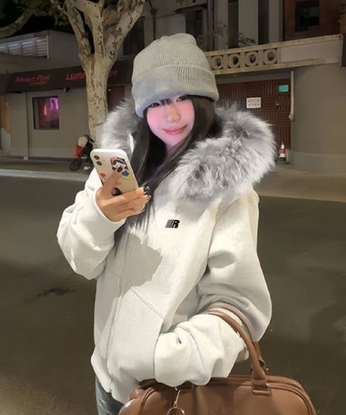 セール】【秋冬新作】裏起毛ファー付きフードゆったりスウェット