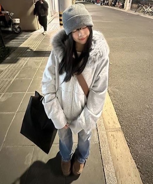LADY LIKE（レディライク）の「裏起毛ファー付きフードゆったりスウェットパーカー（パーカー・レディース・ライトグレー/ブラック・M/S/L）」の8枚目の写真