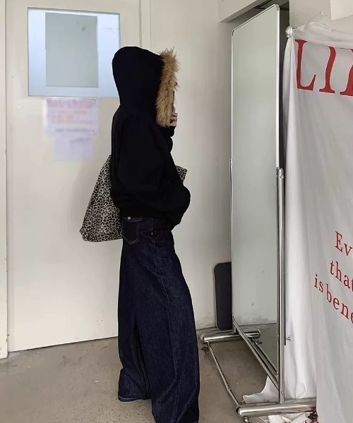 LADY LIKE（レディライク）の「裏起毛ファー付きフードゆったりスウェットパーカー（パーカー・レディース・ライトグレー/ブラック・M/S/L）」の17枚目の写真