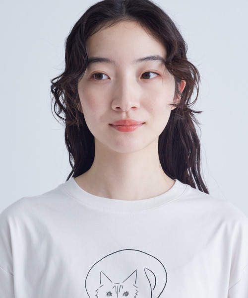conges payes ADIEU TRISTESSE（コンジェ ペイエ アデュートリステス）の「ichiro yamaguchi.ロングＴシャツ（Tシャツ/カットソー・レディース・ライトグレー/ブルーグレー・FREE）」の9枚目の写真