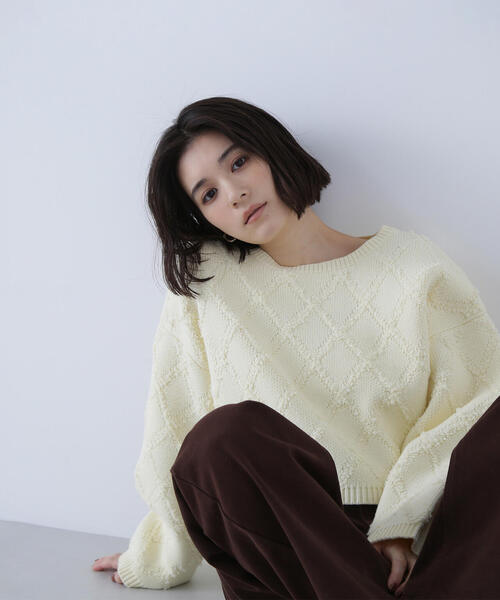 NATURAL BEAUTY BASIC(ナチュラルビューティーベーシック)の「◇ダイヤ柄クロップドニット(ニット/セーター・レディース・ベージュ/ピンク/イエロー・FREE)」の2枚目の写真