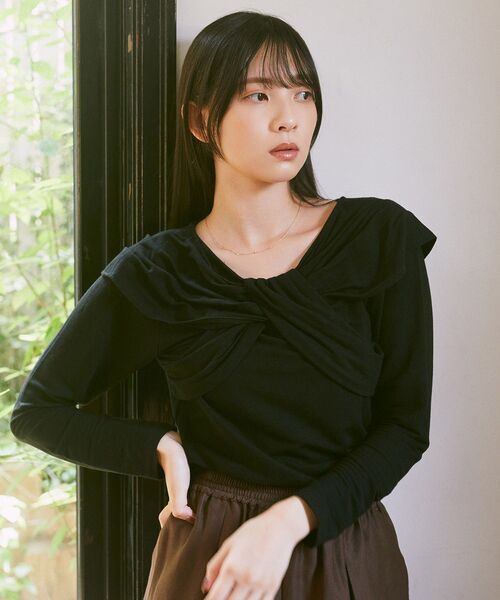 earth music&ecology（アースミュージックアンドエコロジー）の「【2025AW】リボンライクドレーププルオーバー（Tシャツ/カットソー・レディース・ブラウン/ブラック/アイボリー・FREE）」の6枚目の写真