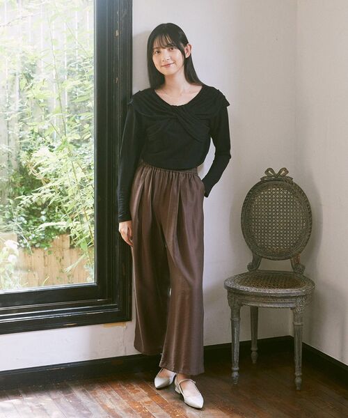 earth music&ecology（アースミュージックアンドエコロジー）の「【2025AW】リボンライクドレーププルオーバー（Tシャツ/カットソー・レディース・ブラウン/ブラック/アイボリー・FREE）」の8枚目の写真