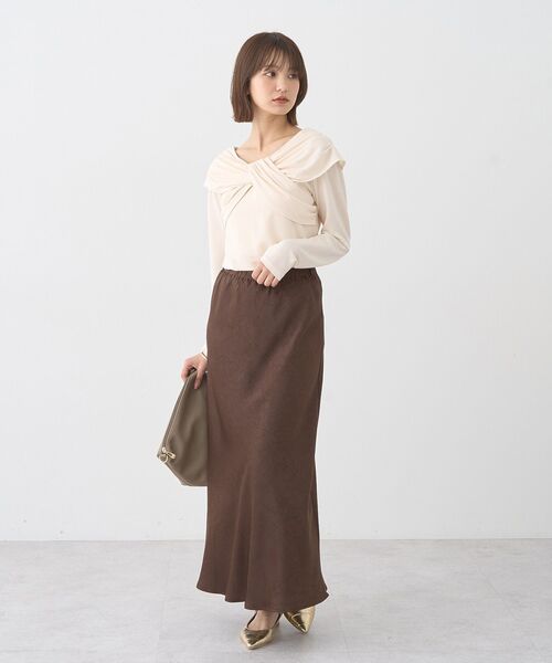 earth music&ecology（アースミュージックアンドエコロジー）の「【2025AW】リボンライクドレーププルオーバー（Tシャツ/カットソー・レディース・ブラウン/ブラック/アイボリー・FREE）」の14枚目の写真