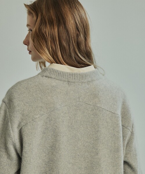 PUBLIC TOKYO(パブリックトウキョウ)の「FOXコンフォートクルーネックニット(ニット/セーター・レディース・ラベンダー/モカ/ライトグレー・FREE)」の8枚目の写真