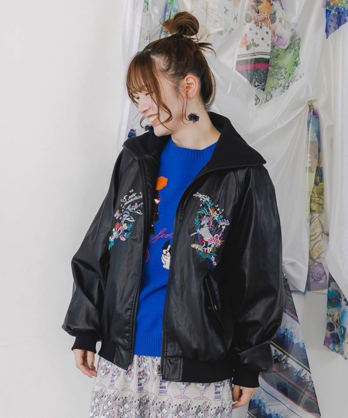 ScoLar（スカラー）の「ScoLar(スカラー) スカラーとキノコ刺繍 合皮ブルゾン（ブルゾン・レディース・ブラック・MEDIUM）」の3枚目の写真
