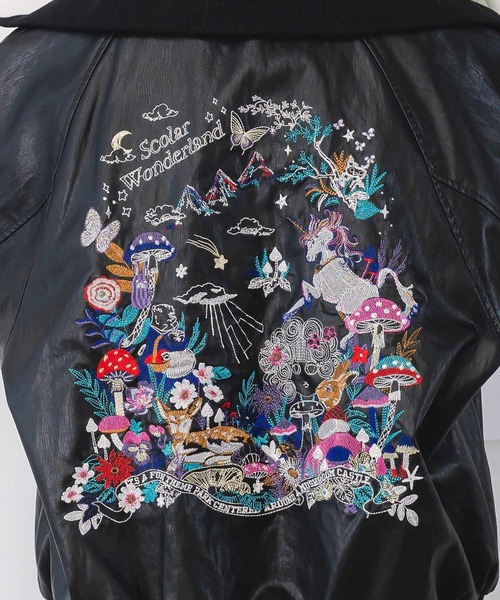 ScoLar（スカラー）の「ScoLar(スカラー) スカラーとキノコ刺繍 合皮ブルゾン（ブルゾン・レディース・ブラック・MEDIUM）」の5枚目の写真