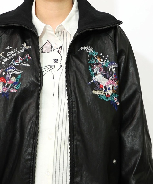 ScoLar（スカラー）の「ScoLar(スカラー) スカラーとキノコ刺繍 合皮ブルゾン（ブルゾン・レディース・ブラック・MEDIUM）」の7枚目の写真