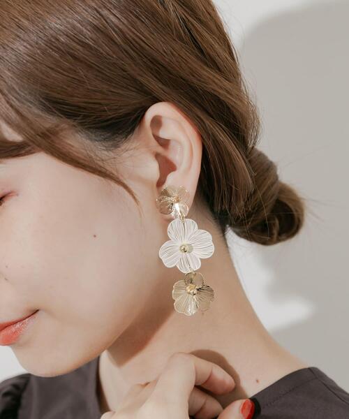 トリプルフラワーイヤリング（イヤリング）｜SMELLY（スメリー）の