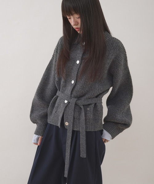MUHET(ミュエータ)の「jacquard crew neck cardigan & choker set / 紐付きジャガードクルーネックカーディガン(カーディガン/ボレロ・レディース・チャコールグレー/アイボリー・FREE)」の8枚目の写真