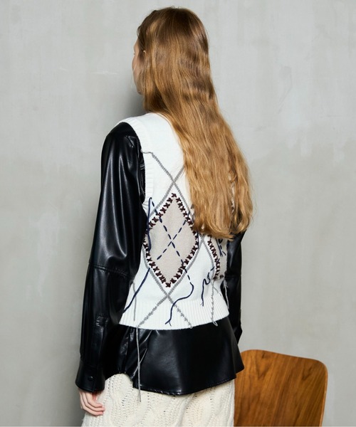 MAISON SPECIAL(メゾンスペシャル)の「Stitch Argyle Knit Vest / ステッチアーガイルニットベスト(ベスト・レディース・グレー/ホワイト・FREE)」の3枚目の写真