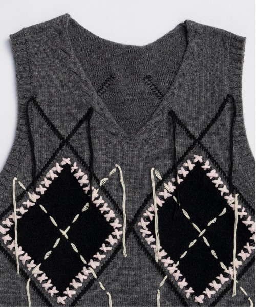 MAISON SPECIAL(メゾンスペシャル)の「Stitch Argyle Knit Vest / ステッチアーガイルニットベスト(ベスト・レディース・グレー/ホワイト・FREE)」の8枚目の写真