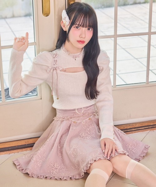 ROJITA(ロジータ)の「レースアップデコルテ開きケーブルニットトップス(ニット/セーター・レディース・ホワイト/ピンク/ブラック・FREE)」の2枚目の写真