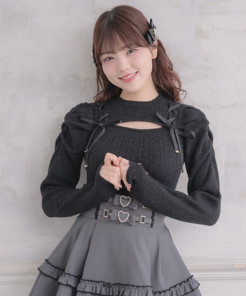 ROJITA(ロジータ)の「レースアップデコルテ開きケーブルニットトップス(ニット/セーター・レディース・ホワイト/ピンク/ブラック・FREE)」の3枚目の写真