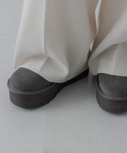 UGG(アグ)の「UGG ULTRA MINI PLATFORM(ブーツ・レディース・チャコールグレー/ブラック/キャメル・22/23/24/25)」の22枚目の写真