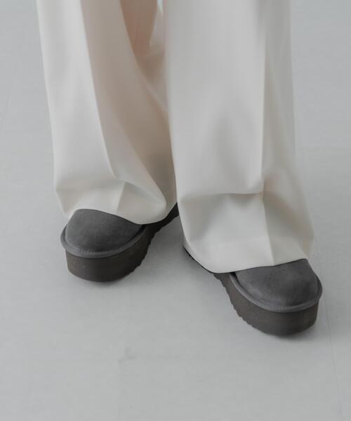 UGG(アグ)の「UGG ULTRA MINI PLATFORM(ブーツ・レディース・チャコールグレー/ブラック/キャメル・22/23/24/25)」の20枚目の写真