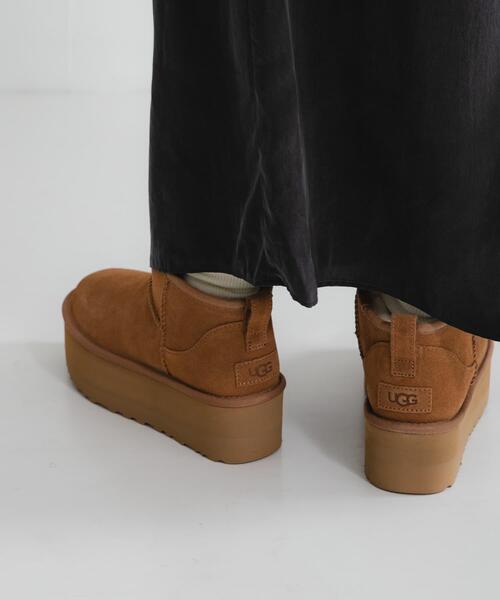 UGG(アグ)の「UGG ULTRA MINI PLATFORM(ブーツ・レディース・チャコールグレー/ブラック/キャメル・22/23/24/25)」の11枚目の写真