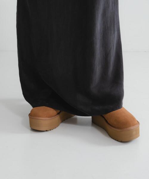 UGG(アグ)の「UGG ULTRA MINI PLATFORM(ブーツ・レディース・チャコールグレー/ブラック/キャメル・22/23/24/25)」の7枚目の写真