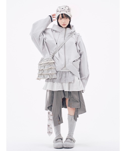 Never mind the XU / Chikashitsu+(ネバーマインド ザ エックスユー / チカシツプラス)の「【Nerd out XU】nylon hood jacket / 【ナードアウトエックスユー】ナイロン風フードジャケット <着用動画あり>(ブルゾン・メンズ・グレー/ブラック/チャコール・M/S)」の17枚目の写真