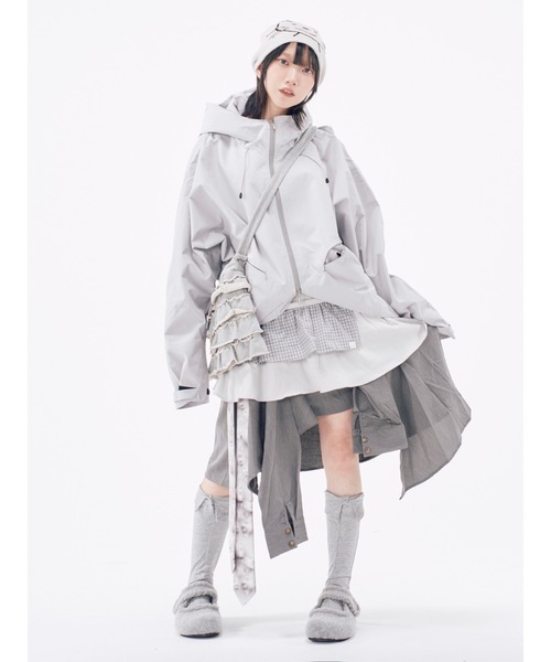 Never mind the XU / Chikashitsu+(ネバーマインド ザ エックスユー / チカシツプラス)の「【Nerd out XU】nylon hood jacket / 【ナードアウトエックスユー】ナイロン風フードジャケット <着用動画あり>(ブルゾン・メンズ・グレー/ブラック/チャコール・M/S)」の16枚目の写真