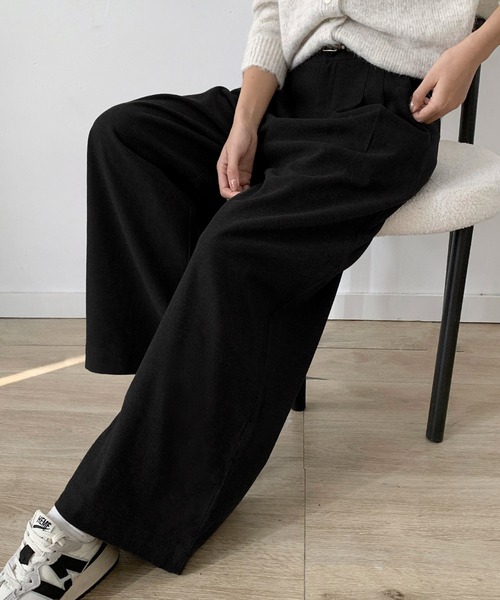 LOWO(ロワ)の「ベルト付き クロップド タック ワイドパンツ 冬 レディース 秋冬(その他パンツ・レディース・ブラック/ブラウン/チャコールグレー・L/M/S)」の2枚目の写真