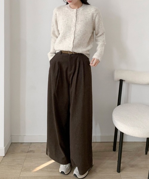 LOWO(ロワ)の「ベルト付き クロップド タック ワイドパンツ 冬 レディース 秋冬(その他パンツ・レディース・ブラック/ブラウン/チャコールグレー・L/M/S)」の4枚目の写真