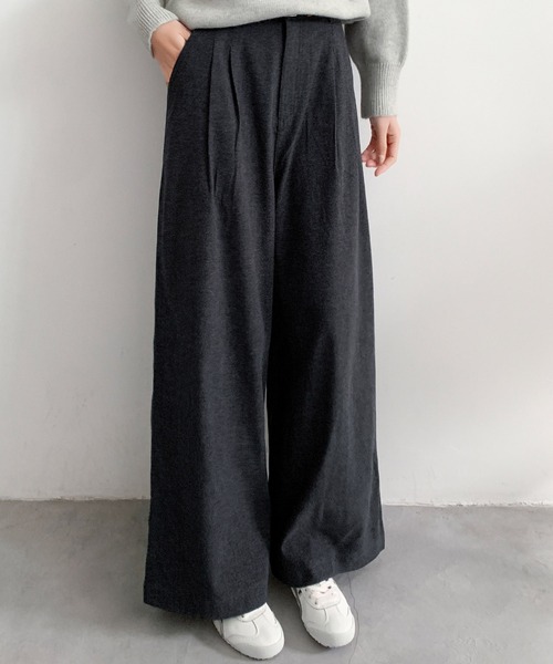 LOWO(ロワ)の「ベルト付き クロップド タック ワイドパンツ 冬 レディース 秋冬(その他パンツ・レディース・ブラック/ブラウン/チャコールグレー・L/M/S)」の9枚目の写真