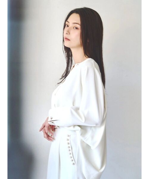 TONAL(トーナル)の「パールバーブラウス(シャツ/ブラウス・レディース・ブラック/オフホワイト・MEDIUM)」の14枚目の写真