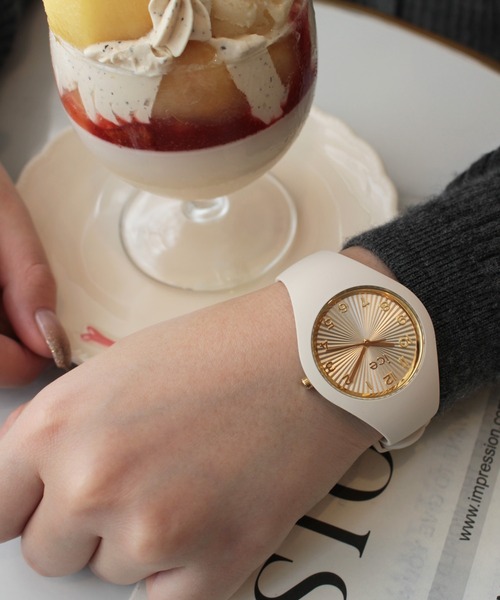 ICE WATCH（アイスウォッチ）の「「Ice-Watch アイスウォッチ」ICE champagne アイスシャンパーニュ　全10色（アナログ腕時計・レディース・カーキ/アイボリー/ブラック×ブラック/ホワイト×ゴールド/ピンク/レインボー/バーガンディー/ブラック×ゴールド/ネイビー/モカ・37mm）」の6枚目の写真