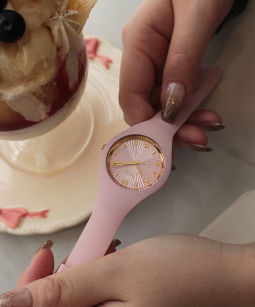 ICE WATCH（アイスウォッチ）の「「Ice-Watch アイスウォッチ」ICE champagne アイスシャンパーニュ　全10色（アナログ腕時計・レディース・カーキ/アイボリー/ブラック×ブラック/ホワイト×ゴールド/ピンク/レインボー/バーガンディー/ブラック×ゴールド/ネイビー/モカ・37mm）」の8枚目の写真