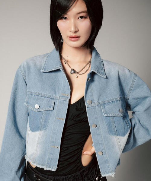 ROYAL FLASH(ロイヤルフラッシュ)の「MITSUKI/ミツキ/切りっぱなしクロップドデニムジャケット(デニムジャケット・レディース・ブラック/ブルー・F)」の22枚目の写真