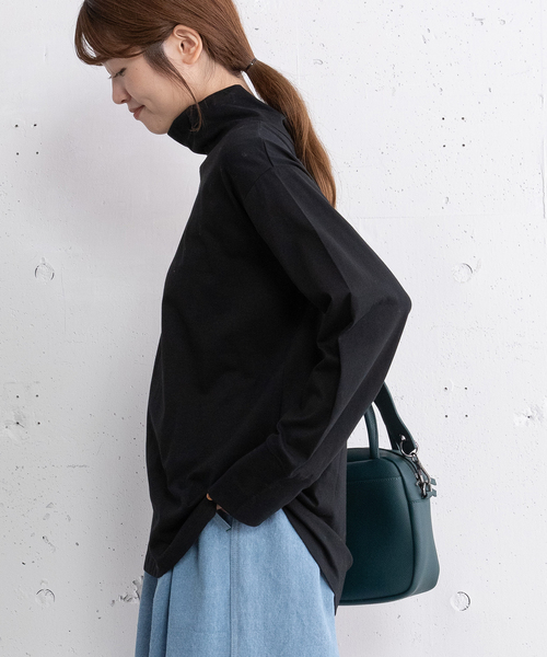 POU DOU DOU（プードゥドゥ）の「ラウンドテールタートルネックトップス（Tシャツ/カットソー・レディース・レッド/ブラック/アイボリー・M）」の2枚目の写真