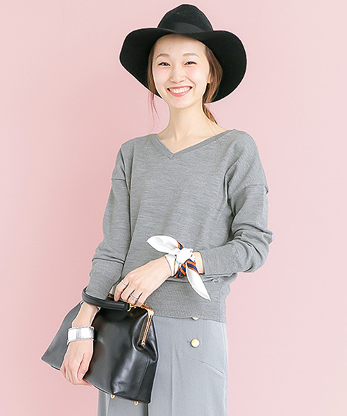 URBAN RESEARCH（アーバンリサーチ）の「UR ウォッシャブル2WAYニット（ニット/セーター・レディース・グレー/オフホワイト/ベージュ/オレンジ/カーキ・FREE）」の3枚目の写真