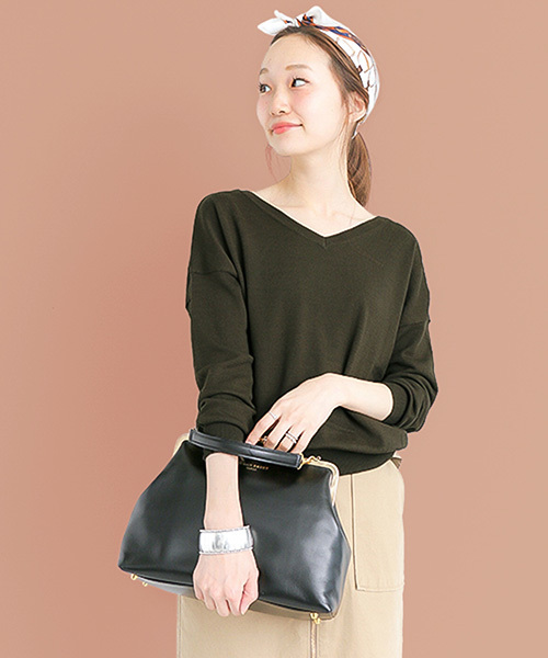 URBAN RESEARCH（アーバンリサーチ）の「UR ウォッシャブル2WAYニット（ニット/セーター・レディース・グレー/オフホワイト/ベージュ/オレンジ/カーキ・FREE）」の4枚目の写真