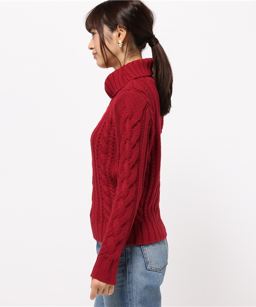 Khaju(カージュ)の「Khaju: リブケーブルタートルニット(ニット/セーター・レディース・レッド/オフホワイト・ONE SIZE)」の4枚目の写真