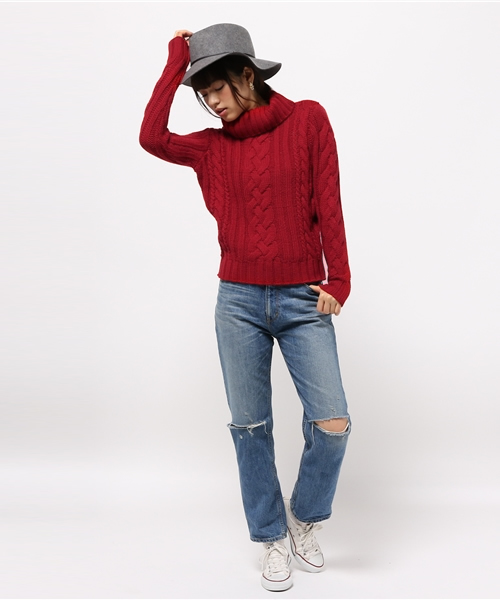 Khaju(カージュ)の「Khaju: リブケーブルタートルニット(ニット/セーター・レディース・レッド/オフホワイト・ONE SIZE)」の6枚目の写真