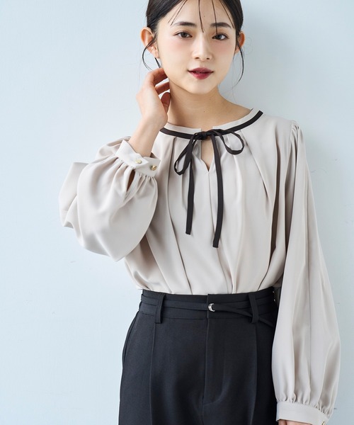 mil（ミル）の「配色リボン キーネックブラウス 【セレモニー/オケージョン】【585139】（シャツ/ブラウス・レディース・ブラック/ベージュ/オフホワイト・XS/S）」の3枚目の写真
