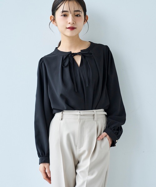 mil（ミル）の「配色リボン キーネックブラウス 【セレモニー/オケージョン】【585139】（シャツ/ブラウス・レディース・ブラック/ベージュ/オフホワイト・XS/S）」の4枚目の写真