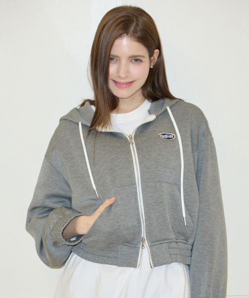 FEIHEI(フェイヘイ)の「WAPPEN CROP HOOD ZIPUP GREY(パーカー・レディース・グレー・SMALL/MEDIUM)」の1枚目の写真
