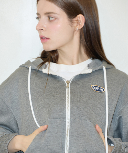 FEIHEI(フェイヘイ)の「WAPPEN CROP HOOD ZIPUP GREY(パーカー・レディース・グレー・SMALL/MEDIUM)」の3枚目の写真