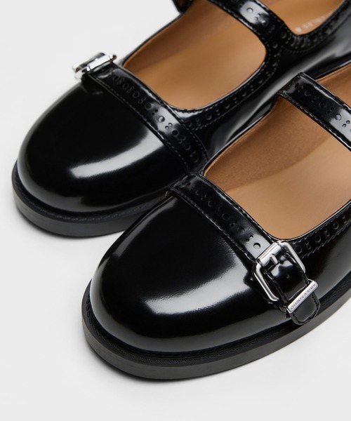 CHARLES & KEITH(チャールズ & キース)の「ダブルストラップ ブロークメリージェーン(パンプス・レディース・ブラック系その他7/タン・22.5cm/25cm/24.5cm/23.5cm/23cm)」の13枚目の写真